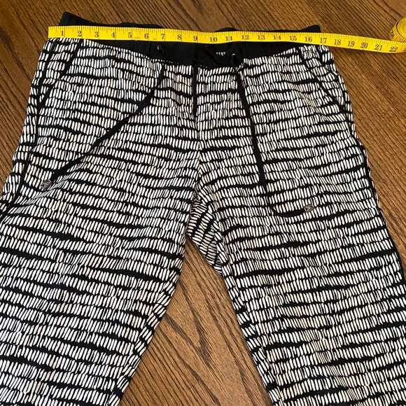 OLSEN CASUAL LIGHTWEIGHT PRINTED PANTS Sz 10 - Picture 10 of 13